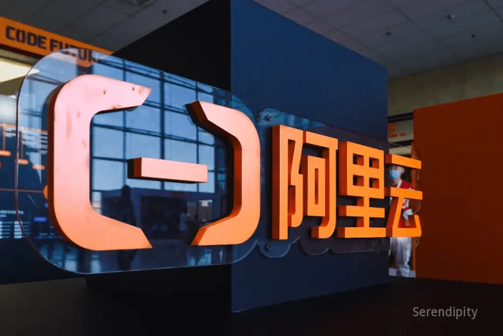 CPU 曲线骗了我：一台 2 核 1.6 GiB 无 Swap 的阿里云服务器周期性卡死排障